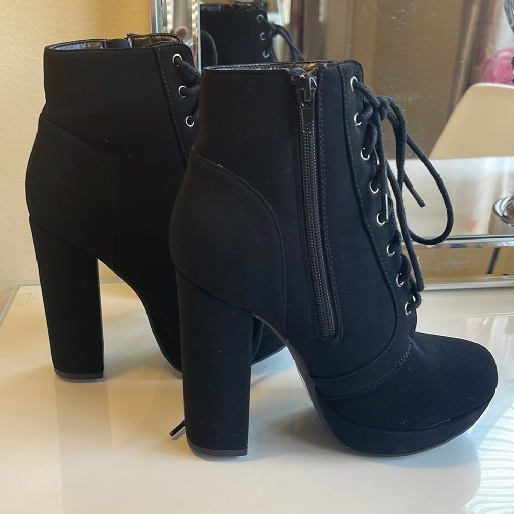 5inch black boots with a platform